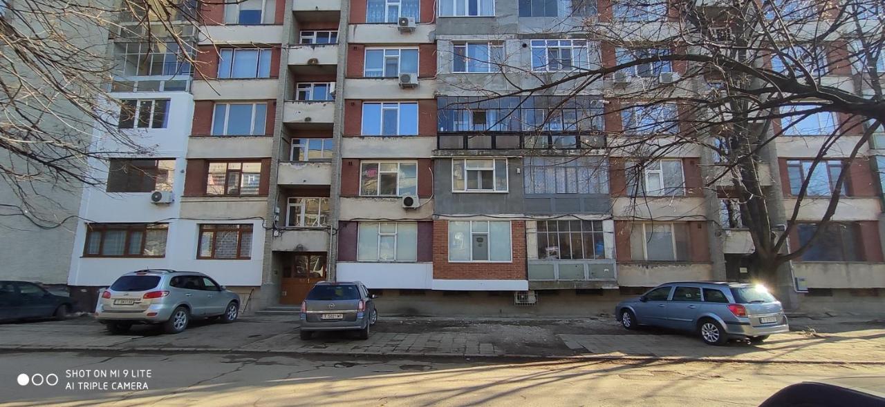 Уютен Апартамент В Търговище - 2 Спални И Кухня Kültér fotó
